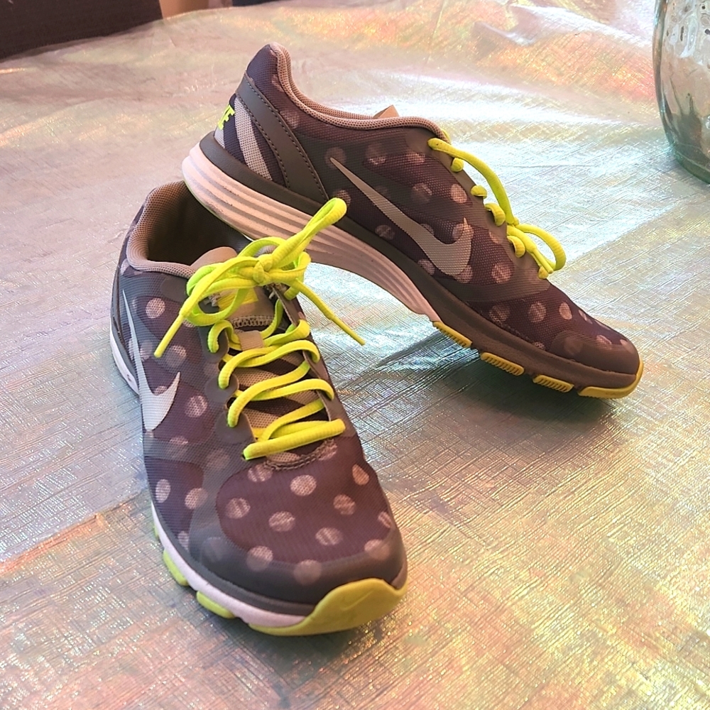Euc gray and green polka dot nike size 6.5